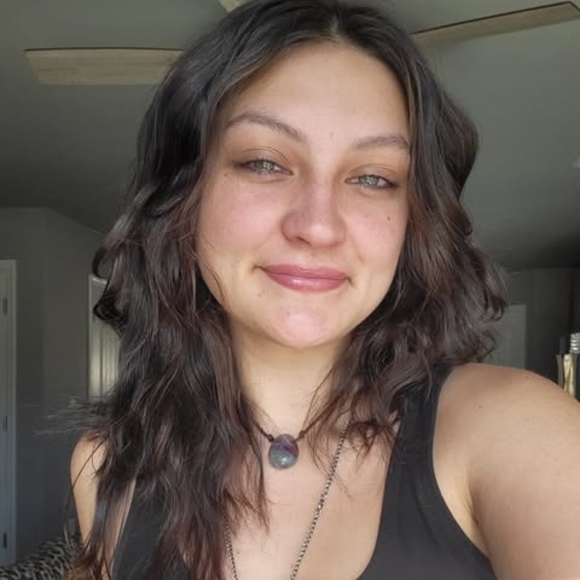 Meet your Posher, Aly - Picture 1 of 2